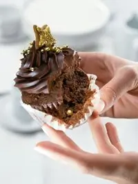 Шоколадный капкейк с кремом ганаш