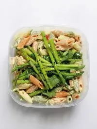 Пенне в сметанном карри с пряной спаржей