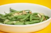 Салат из зеленой фасоли и фундука
