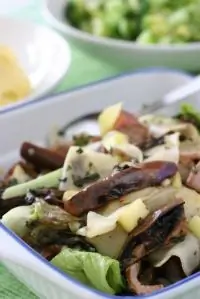 Салат с грибами, яблоком и апельсином