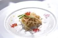 Спагетти с цедрой апельсина со сливочным соусом и красной икрой