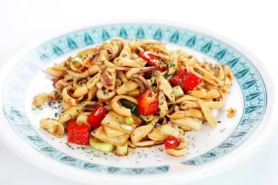 Салат из курицы с грибами и сельдереем