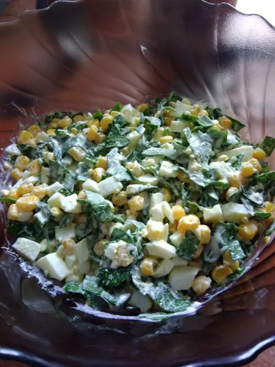 Салат из черемши и кукурузы