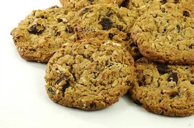 Яблочные печенья с орехами, изюмом и специями