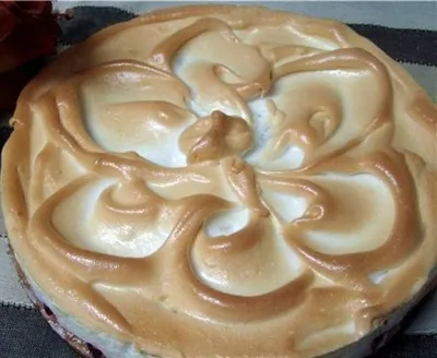 Пирог с красной смородиной