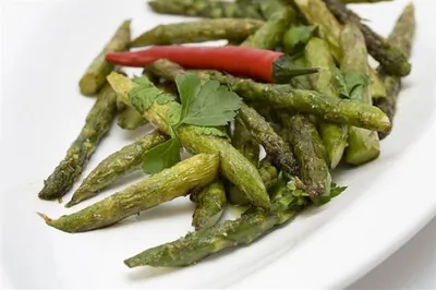 Жареная в духовке спаржа