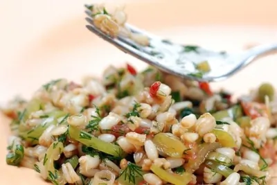 Салат из эммера с овощами