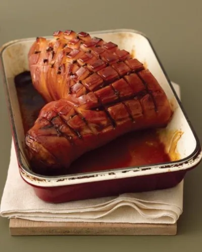 Запеченная ветчина в коричневом сахаре, кока-коле и бурбоне