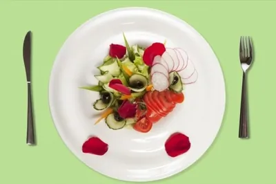 Марокканский салат «Шерги» с редисом, огурцами и апельсинами