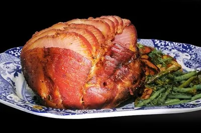 Запеченная ветчина в кленово-горчичной глазури