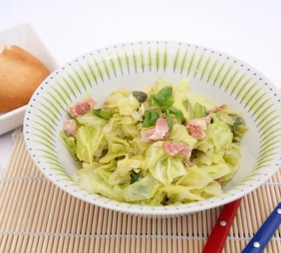 Сливочная савойская капуста с пореем и чесноком