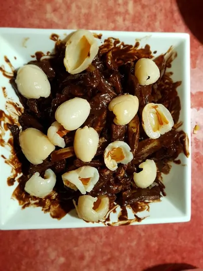 Салат из маринованной свинины с картофелем и горьким шоколадом