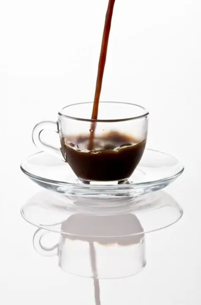 Черный кофе с яичной скорлупой