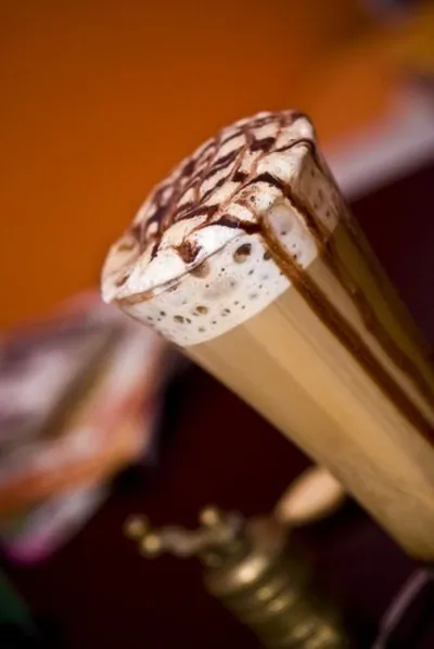 Ледяной карамельный кофе