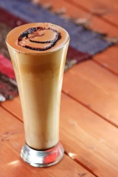 Ледяной миндальный латте