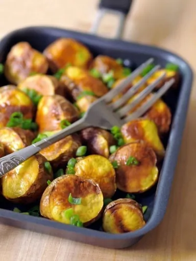 Ароматный печеный картофель на гриле