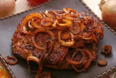 Луковые кольца в соусе для мяса на гриле