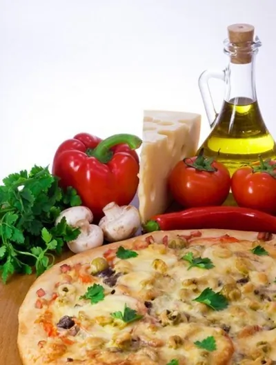 Пицца с черемшой и маринованными грибами