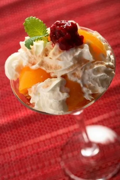 Имбирные персики на гриле с малиной