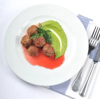 Мясные крокеты с мятным гороховым пюре