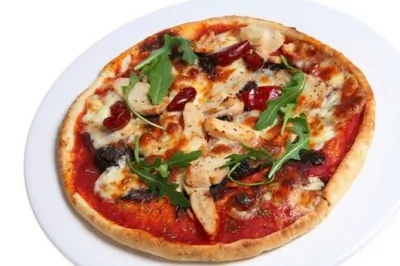 Пицца с маринованной уткой