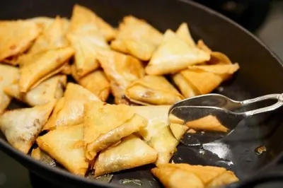 Хворост с орехами