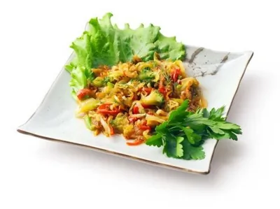 Салат из брокколи с беконом и сладким перцем