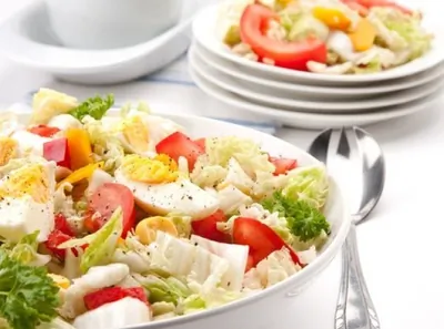 Салат из цикория и авокадо с заправкой из сыра рокфор