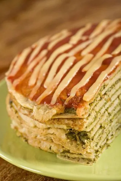 Блинный пирог с травами и грибной начинкой