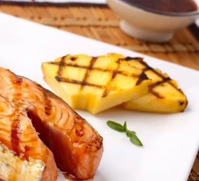 Соленые ананасы на гриле с чили