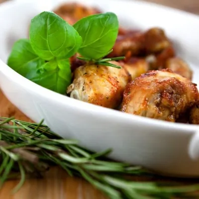 Куропатки на гриле в малиново-мятном маринаде