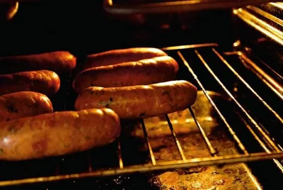 Колбаски с паприкой и вялеными помидорами