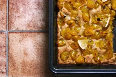 Пирог на кефире с желтым кумкватом