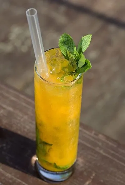 Тропический пунш с темным ромом