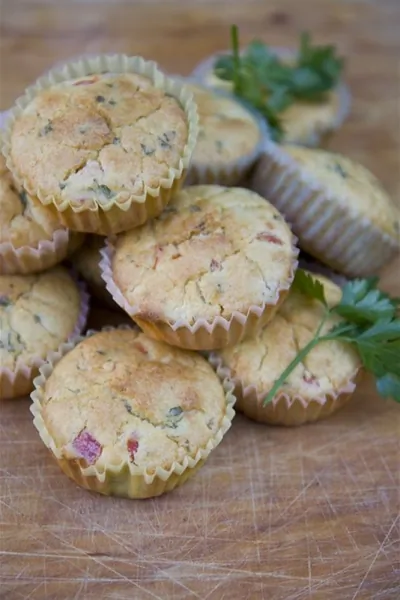 Свежие булочки с травами