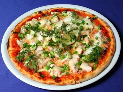 Пицца с сельдью и яйцами