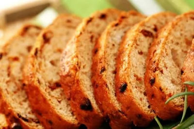 Кекс с помидорами и миндалем