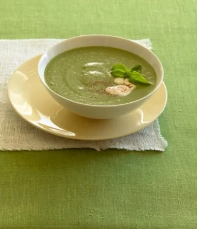 Крем-суп из цукини с греческим йогуртом и мятой