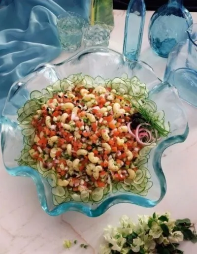 Салат из пасты с сельдереем и красным перцем