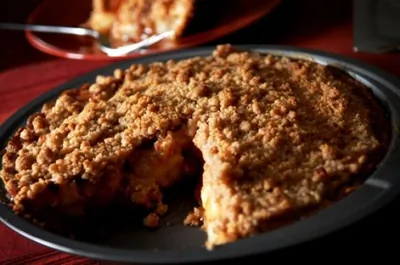 Слоеный пирог с яблоками и миндалем по нормандски