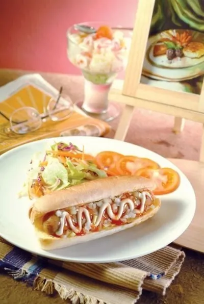 Хот-доги с капустным салатом по азиатски