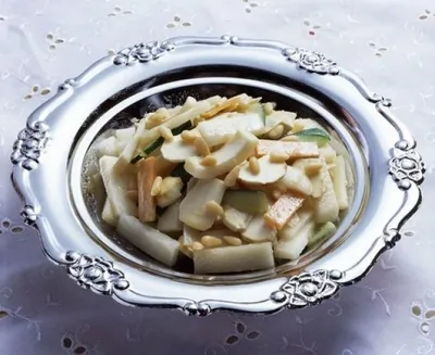 Тайский салат из дыни с кинзой