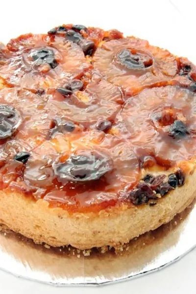 Пирог с бататом, изюмом и корицей