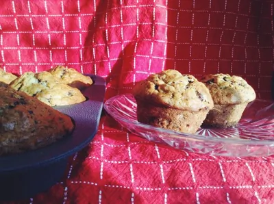 Банановые маффины с грецкими орехами и шоколадом