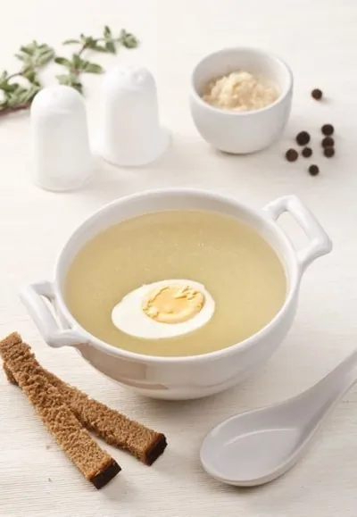 Наваристый куриный бульон с сельдереем