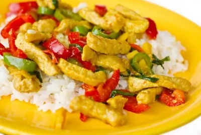 Куриное рагу с грибами и перцами