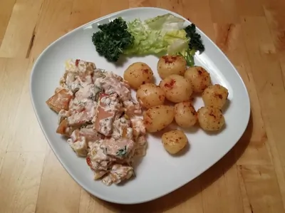 Индейка в горшочке со сметаной и персиками