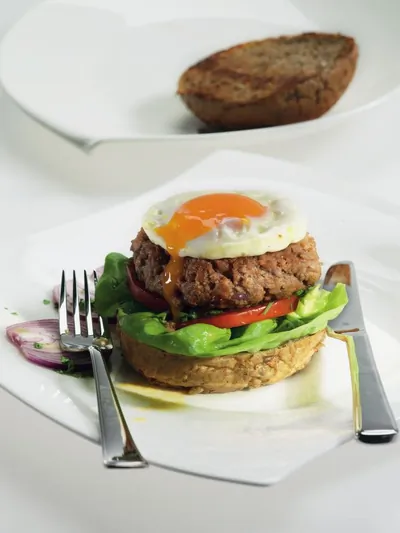 Гамбургер с соусом тартар