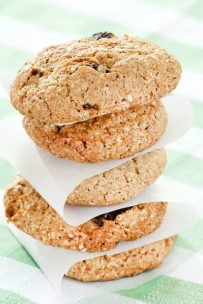 Овсяное печенье с цукини, кокосом и изюмом