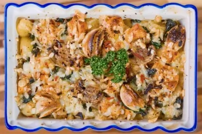 Запеченые ньокки с копченым окороком и цукини под сырным соусом